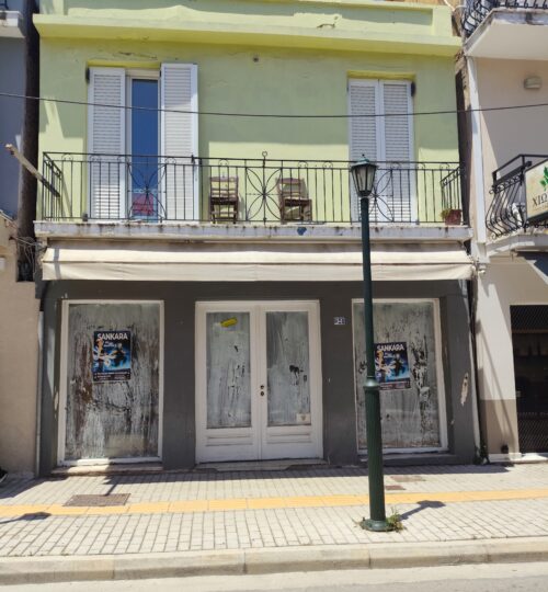 Independent Building with Ground-Floor Shop, Separate Apartment and Extension Permit