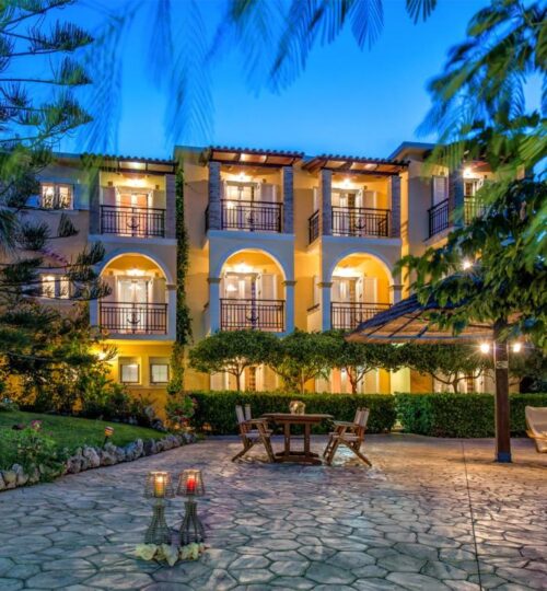 Beachfront 12-Room Hotel in Ammoudi